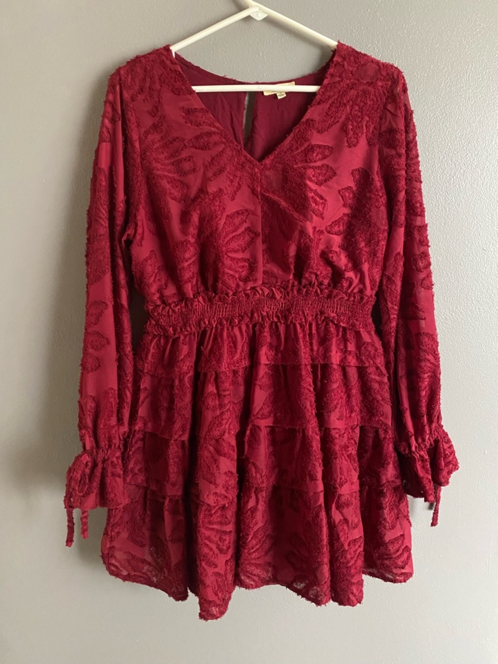 Textured Burgundy V-Neck Tiered Mini Dress size small